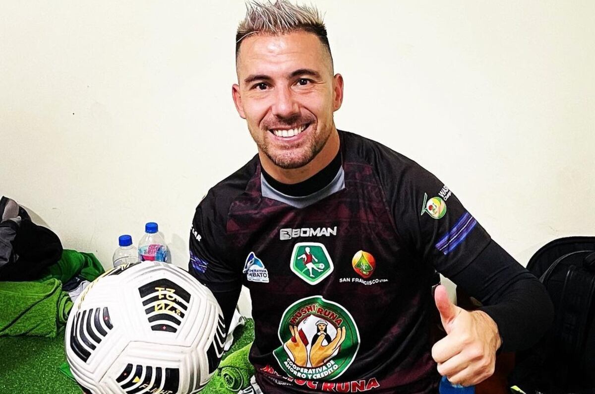Jonatan Bauman, el delantero santafesino ex Instituto que la está rompiendo en la Serie A de Ecuador. (Instagram Jonatan Bauman).