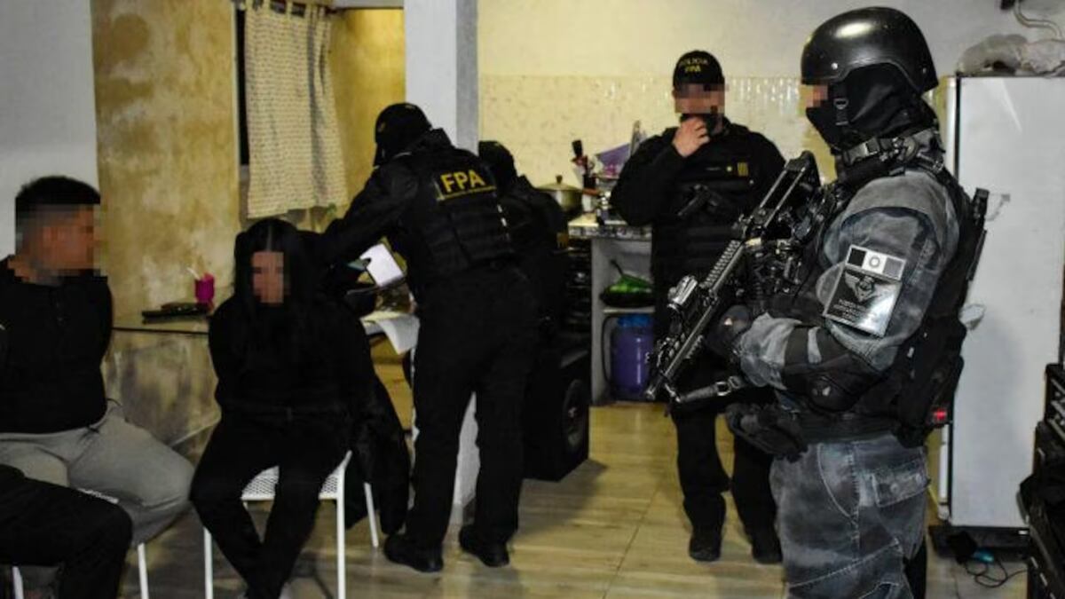 Dos hombres y dos mujeres fueron detenidos en el operativo de la FPA. (Gentileza FPA)