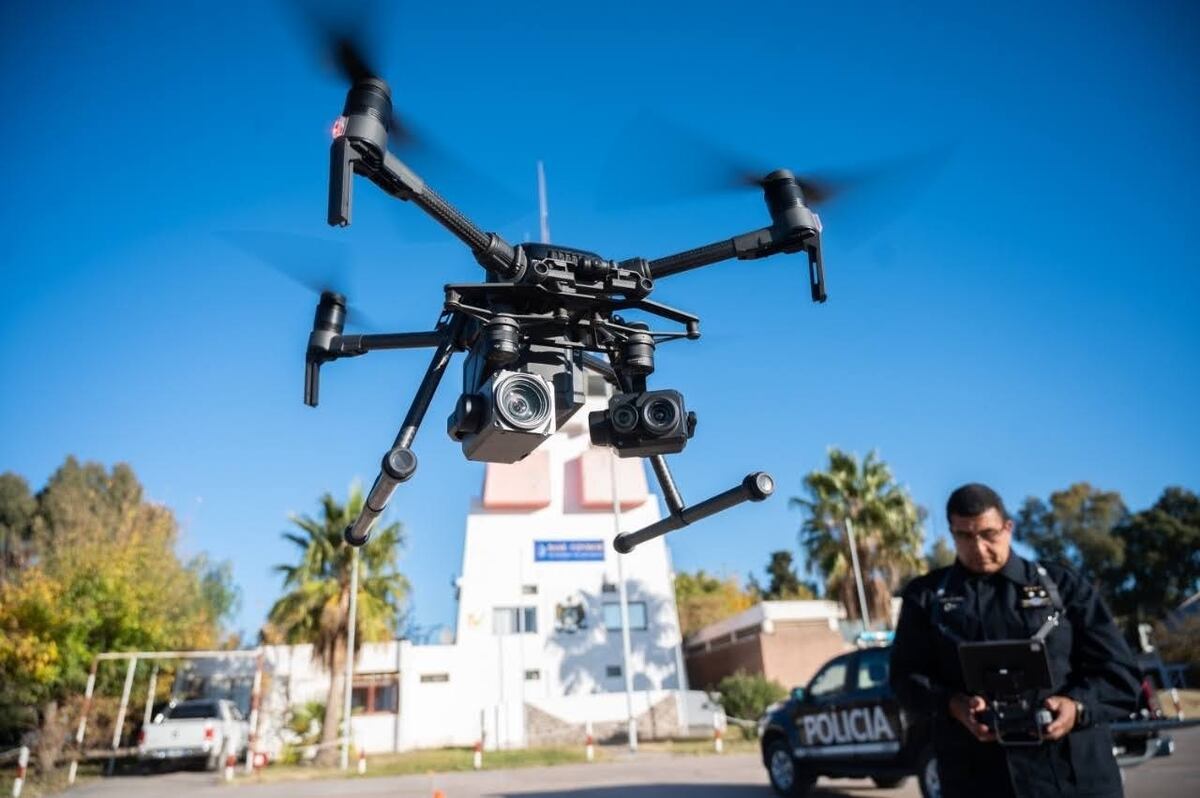 Sumaron 8 pilotos de drones policiales y ya son 20 en toda Mendoza. | Foto: Ministerio de Seguridad y Justicia