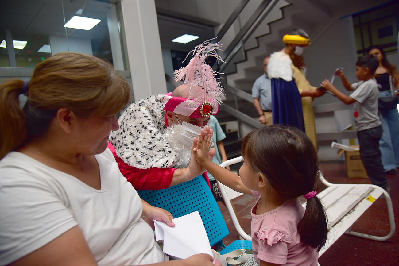 Visita de los Reyes Magos en el Hospital Infantil
Foto: Pedro Castillo / La Voz