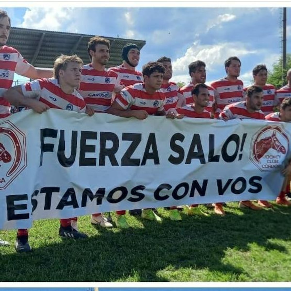 El equipo del Jockey CC, campeón cordobés, con la bandera en apoyo a "Salo" meses atrás. (La Voz)
