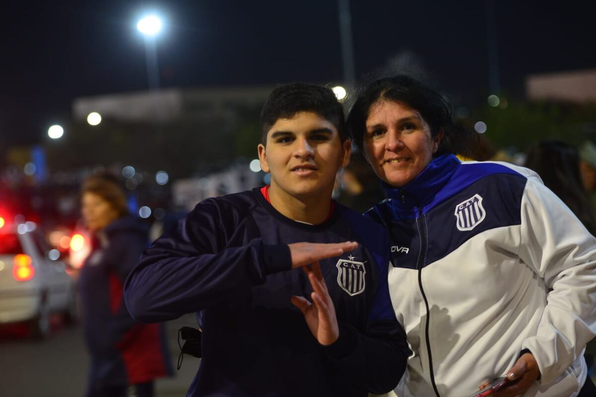 Las y los Cara 'e Cancha de Talleres en la previa del partido con Vélez por la Copa Libertadores. (Facundo Luque y Javier Ferreyra)