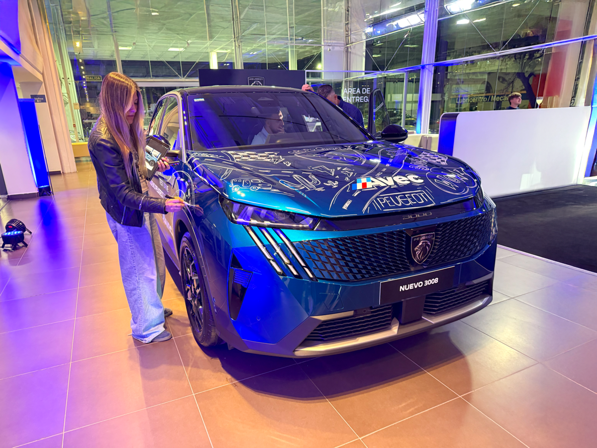 Clientes, prensa e invitados especiales participaron de la presentación de los renovados SUV de Peugeot en la sede de Avec Peugeot