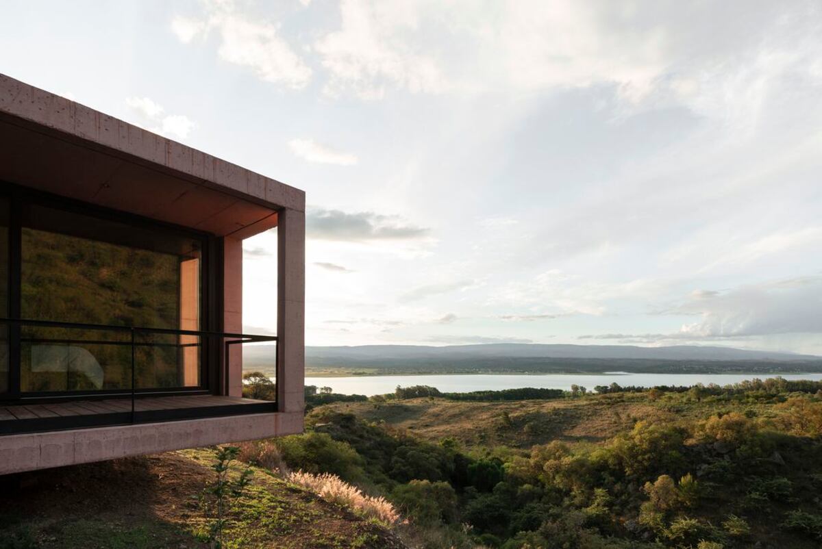 Casa MF - @alarciaferrer_arquitectos - Ph @federicocairoli. / Ferrocons