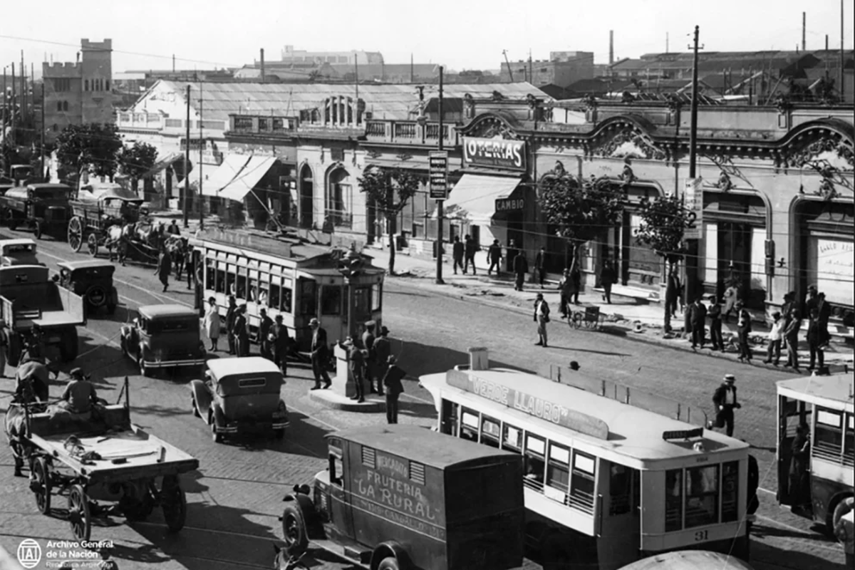 1934. La Avenida Mitre, Avellaneda, "invertida". (Archivo General de la Nación Argentina)