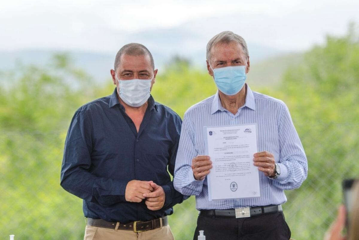 El intendente Cayetano Canto junto al gobernador Juan Schiaretti en la inauguración de un nuevo espacio de encuentro para toda la familia / Municipalidad de Saldán