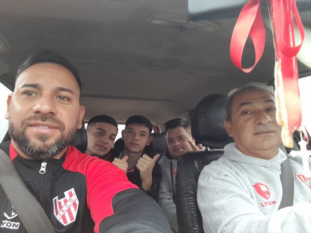 Los fanáticos de la Gloria y el aguante en Rafaela. (Gentileza).