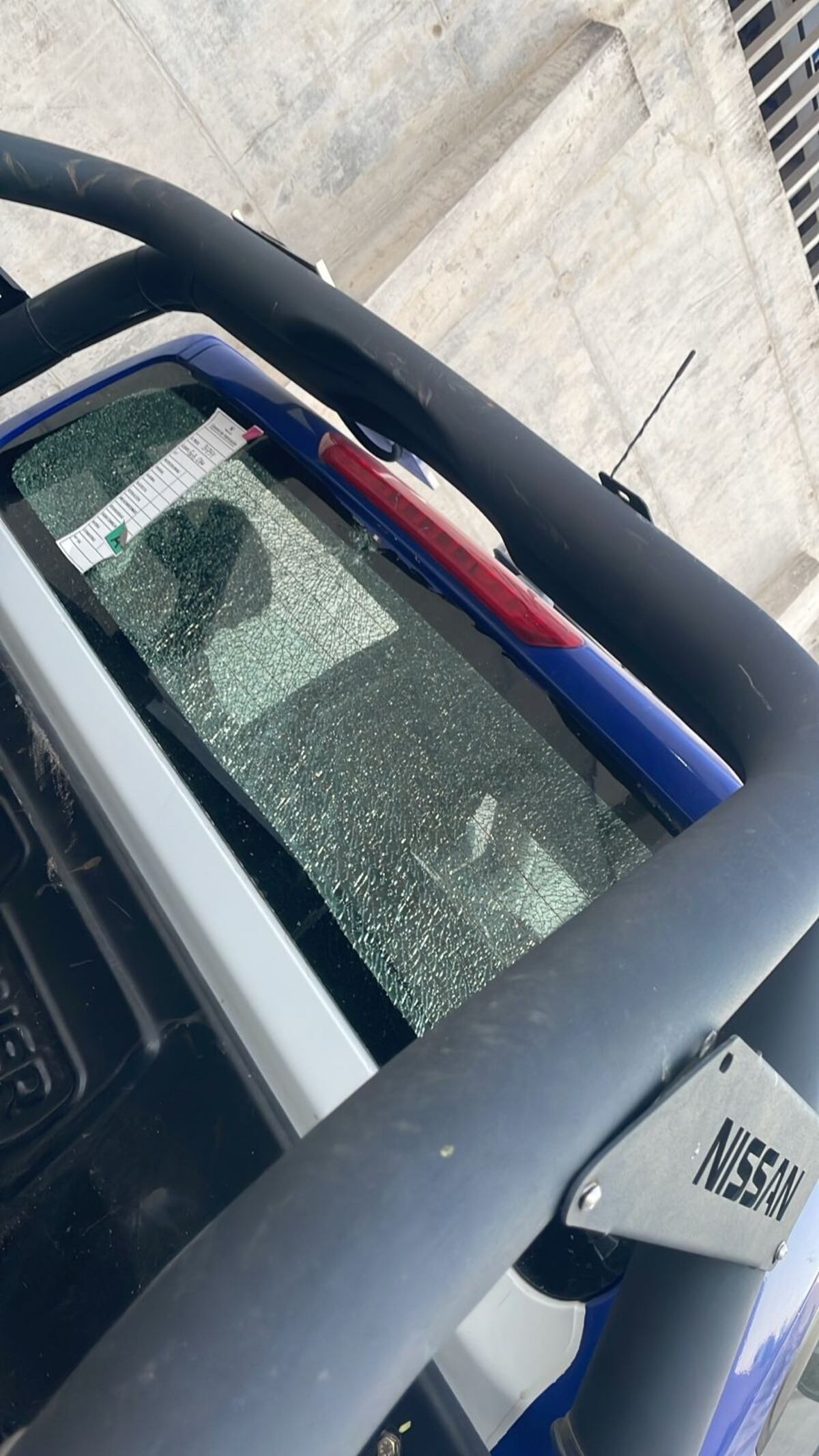 Violencia. Los vecinos agredieron al personal policial durante el operativo. (Policía de Córdoba)