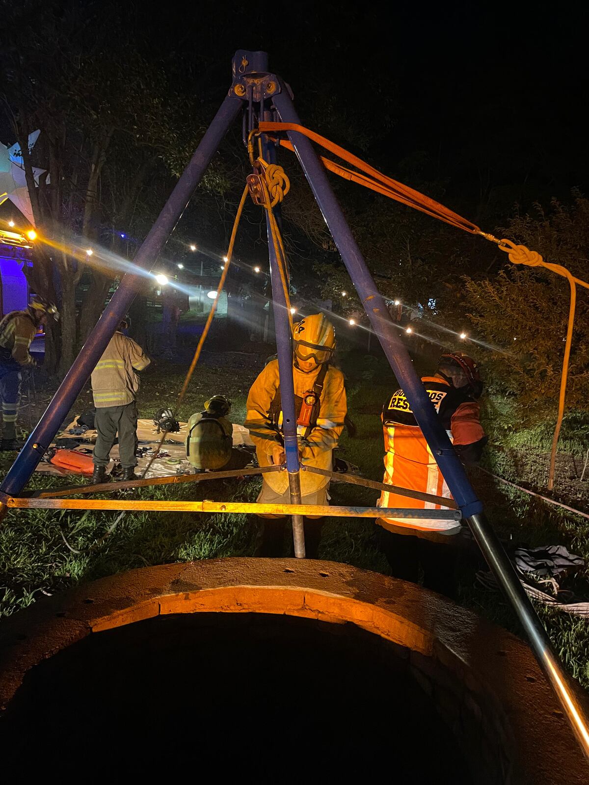Rescate de padre e hija en el aljibe en Cosquín. (Bomberos)