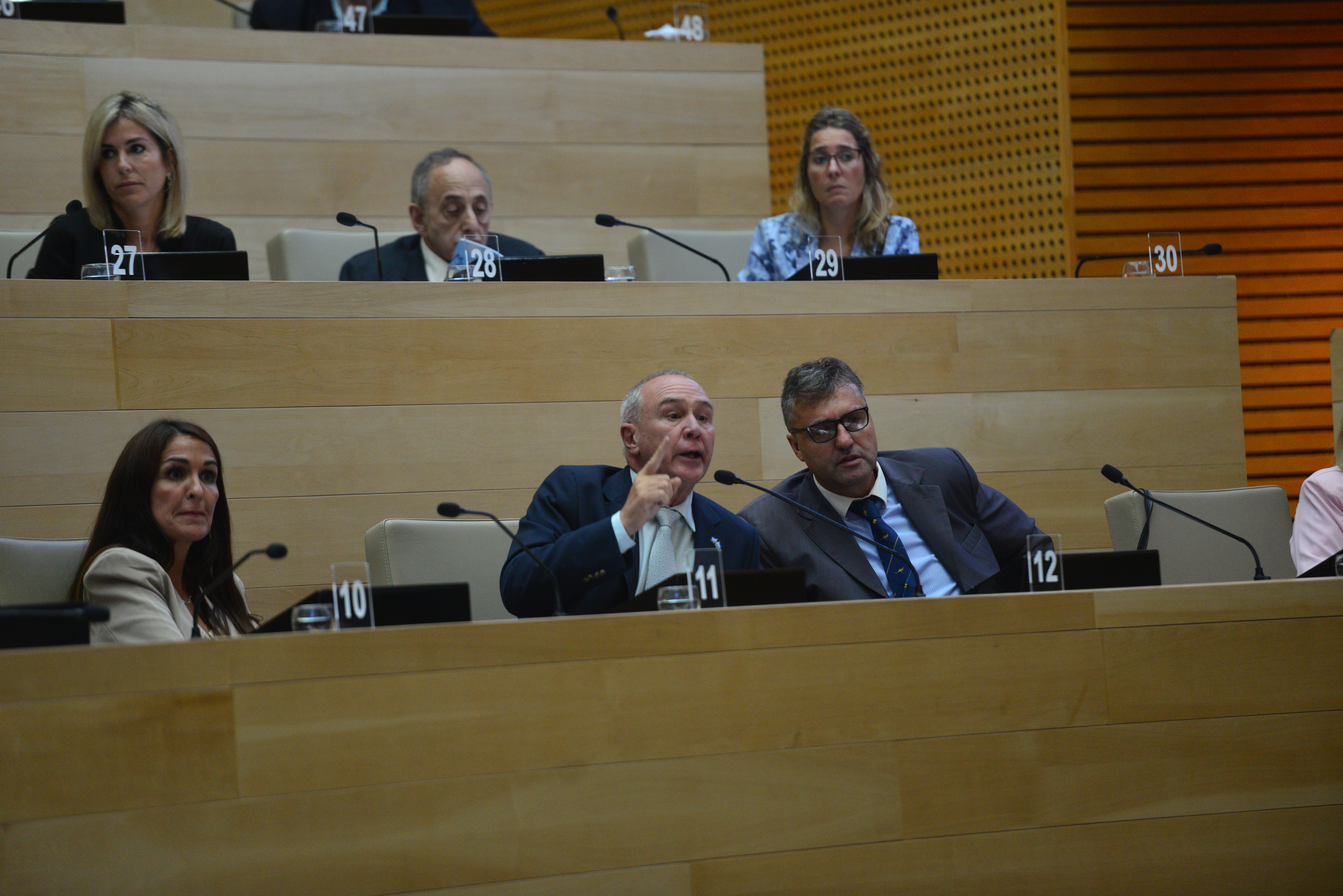 El radicalismo y el juecismo votaron juntos en la Unicameral un proyecto que insta a bajar las retenciones. Dijeron que se trató de un "show" del PJ.