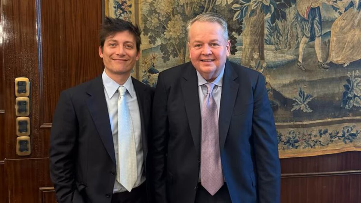 Enviado. Santiago Caputo recibió a Barry Bennett, un operador político de Donald Trump. El dirigente estadounidense se reunió con opositores "dialoguistas".