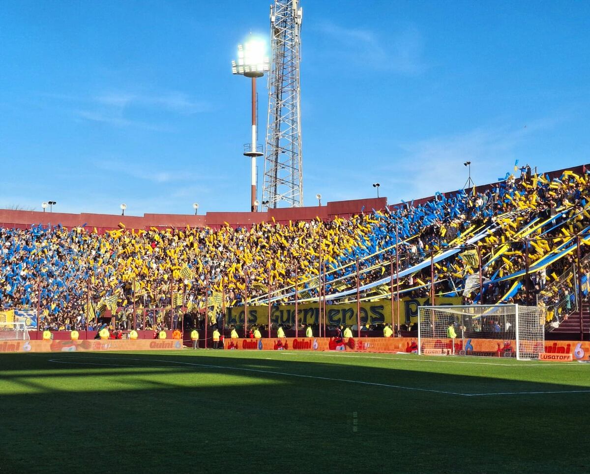Los hinchas de Rosario Central en la cancha de Lanús. (Prensa Rosario Central).