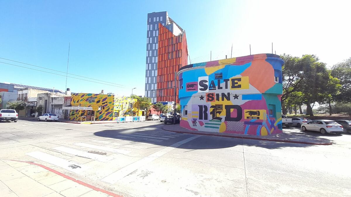 La intervención de Tano Verón, en Oncativo y Sucre, provocó un efecto contagio en la zona y otros frentistas ofrecieron sus fachadas (Municipalidad de Córdoba).
