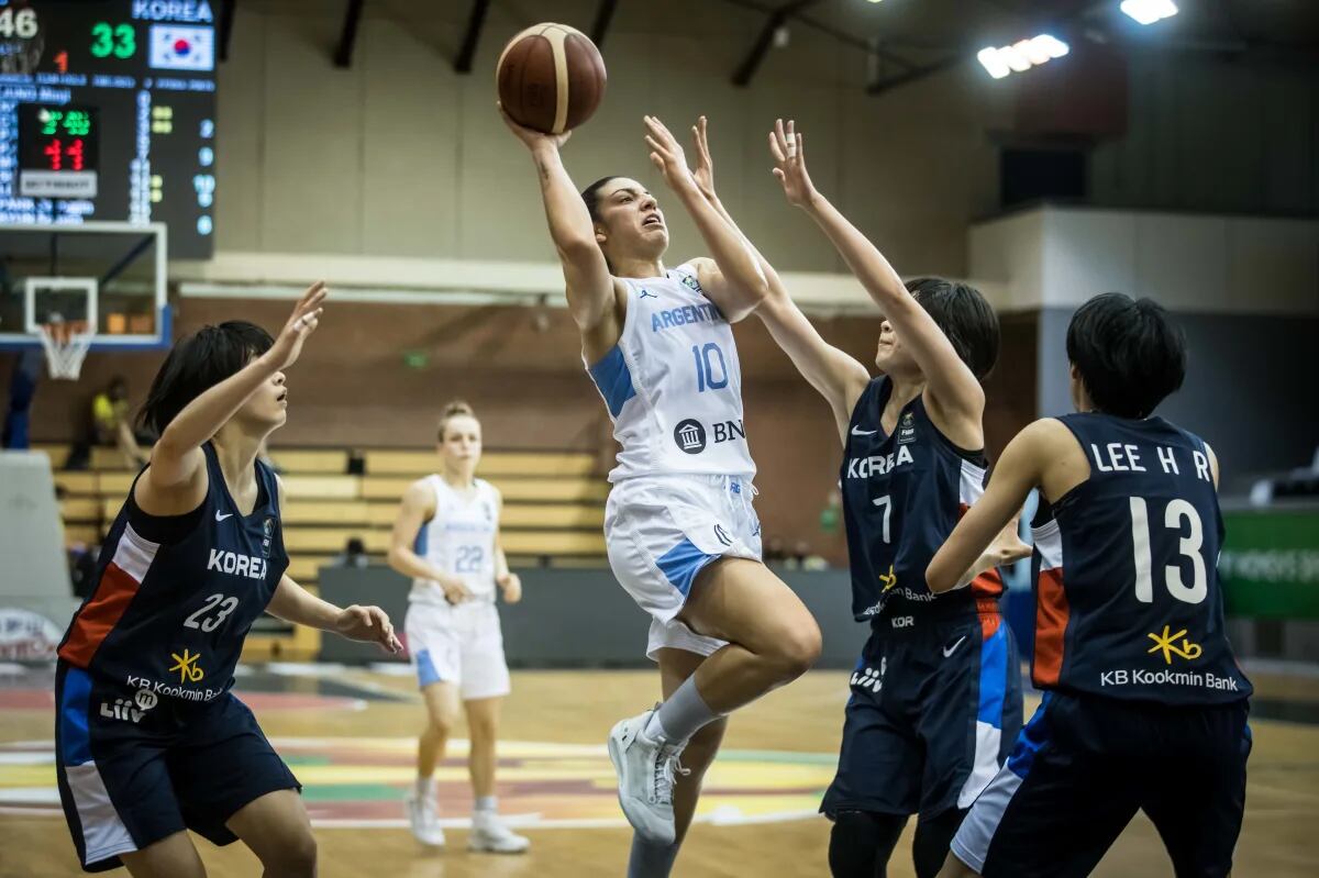 Agustina Bazán es oriunda de Maciel, Santa Fe, y jugó la Liga Femenina Nacional en Riachuelo de La Rioja y tiene paso por la selección. Defenderá la camiseta de Hindú. (Fiba)