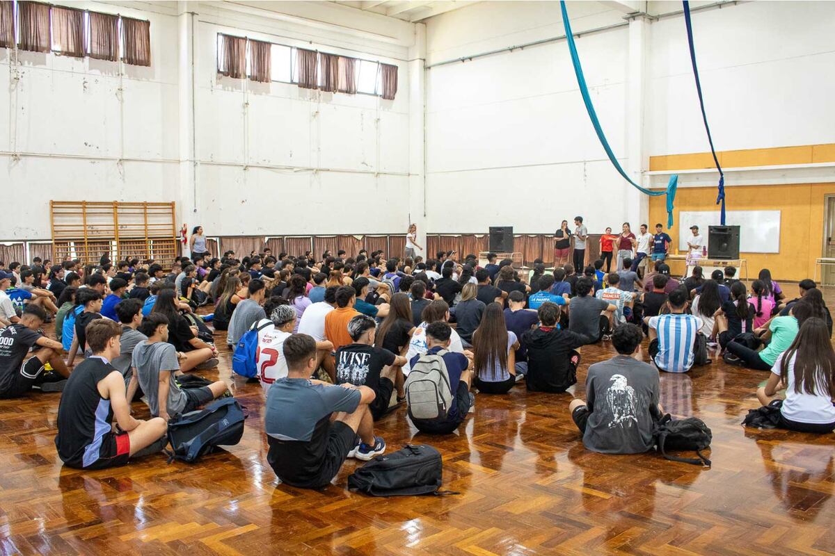 La propuesta combina saberes de la Educación Física inclusiva, la ingeniería, la tecnología asistiva y la comunicación accesible.