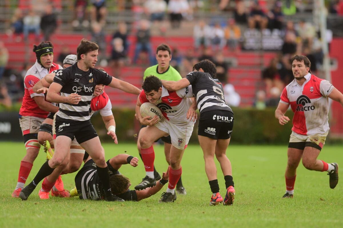 Tala ante Universitario en semifinales. (José Gabriel Hernández / La Voz).