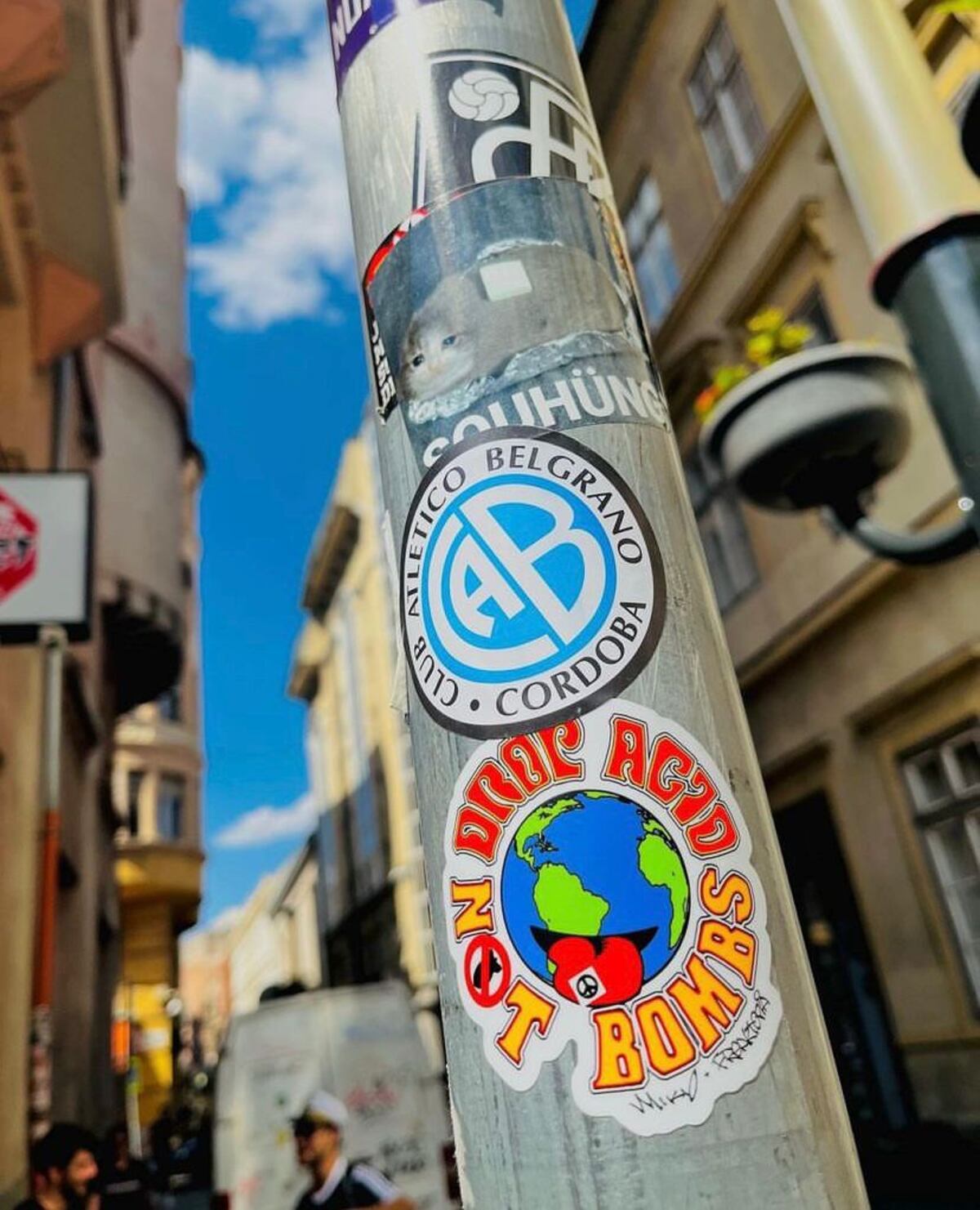 Miembros del grupo de WhatsApp llamado Piratas x el Mundo, que reúne a hinchas de Belgrano. (Gentileza de la cuenta de Instagram @pira7asxelmundo)