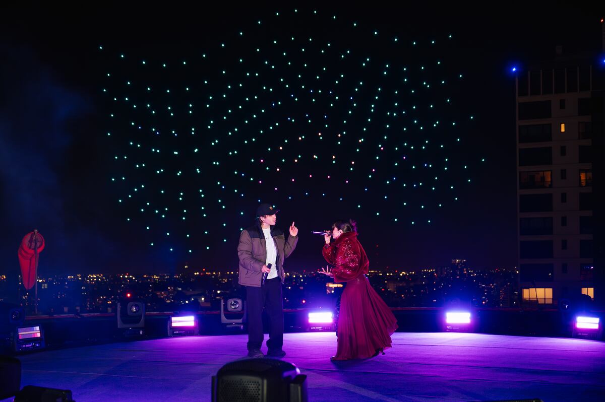 María Becerra con Paulo Londra en su show con drones (Gentileza DF Entertainment)