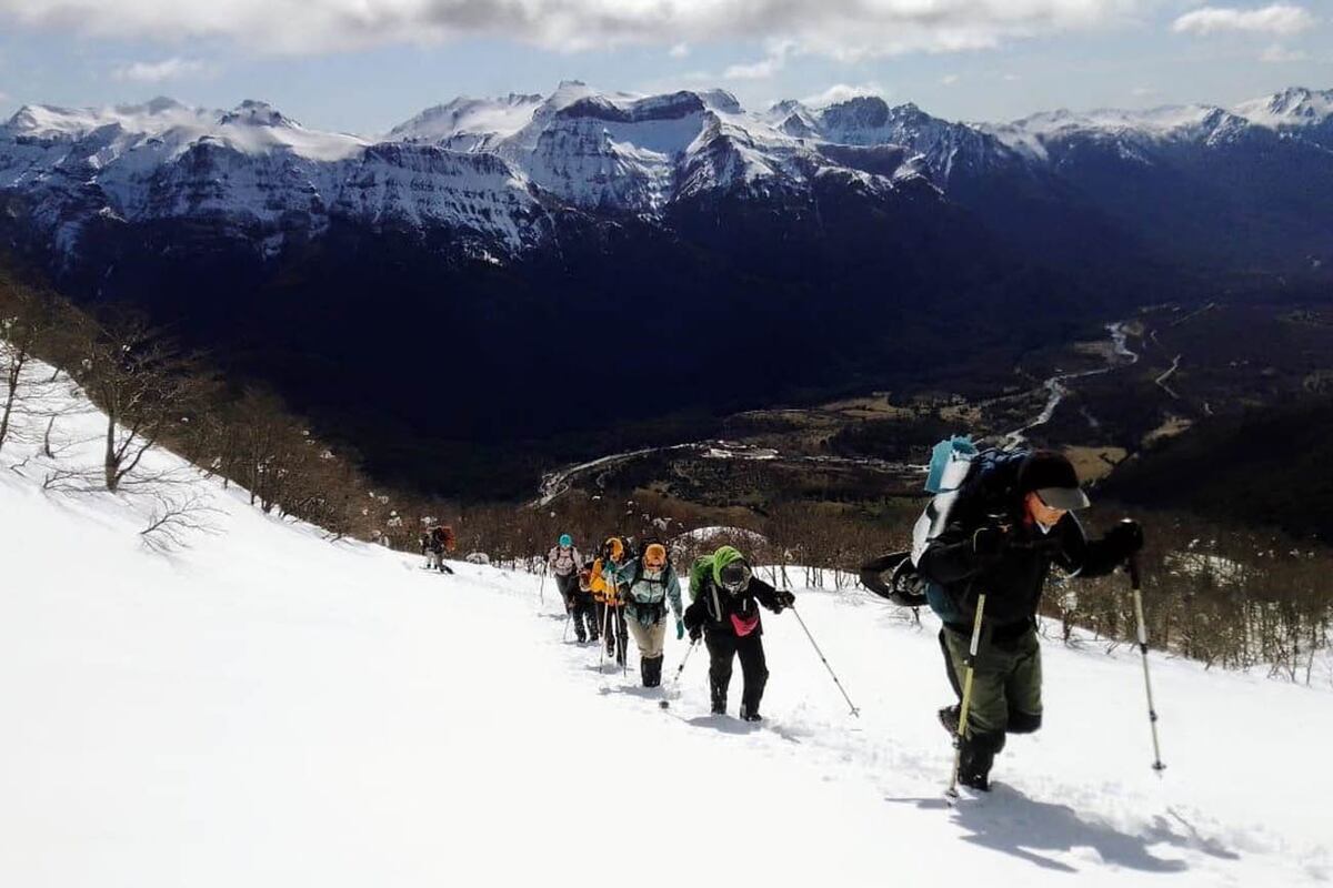 Travesías. Caminar con raquetas y practicar deportes de nieve, clásicos de la zona.