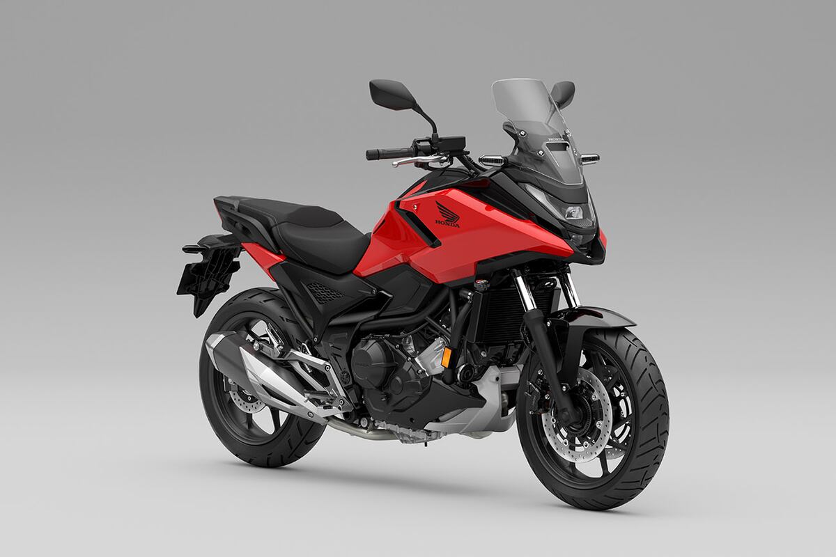 La nueva NC750X está disponible en tres atractivos tonos de color: rojo Passion, verde Matte y blanco Pearl.