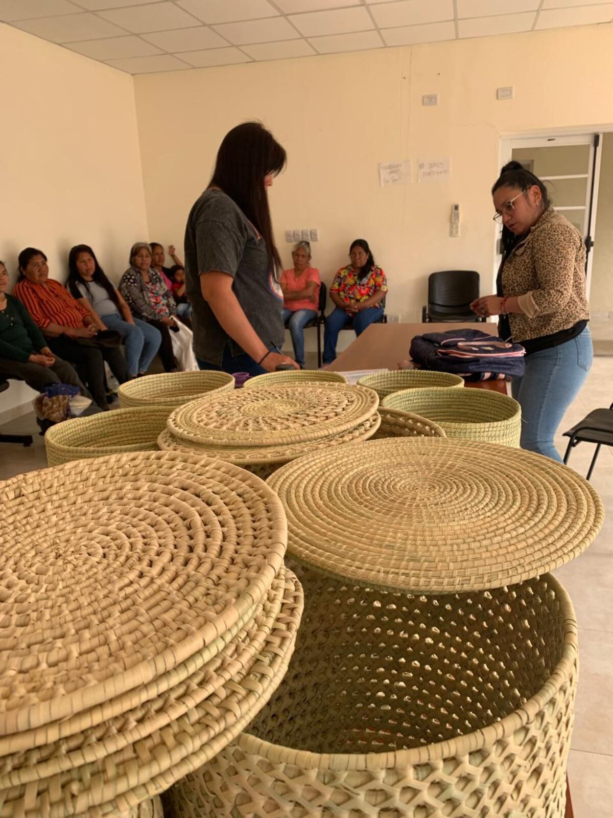 Productos de cestería hechos de palma. (Gentileza)