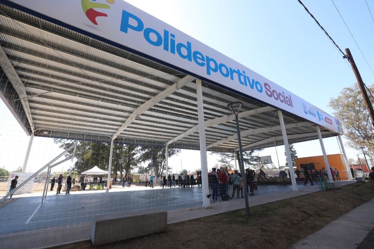 La Provincia inauguró un nuevo polideportivo social en barrio El Chingolo.