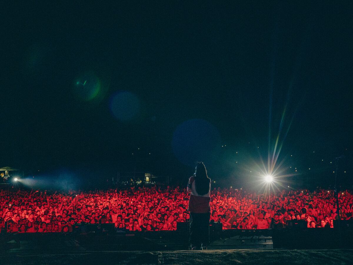 Nicki Nicole, frente a el enfervorizado público de Primavera Sound. (Gentileza Lauría Entertainment)