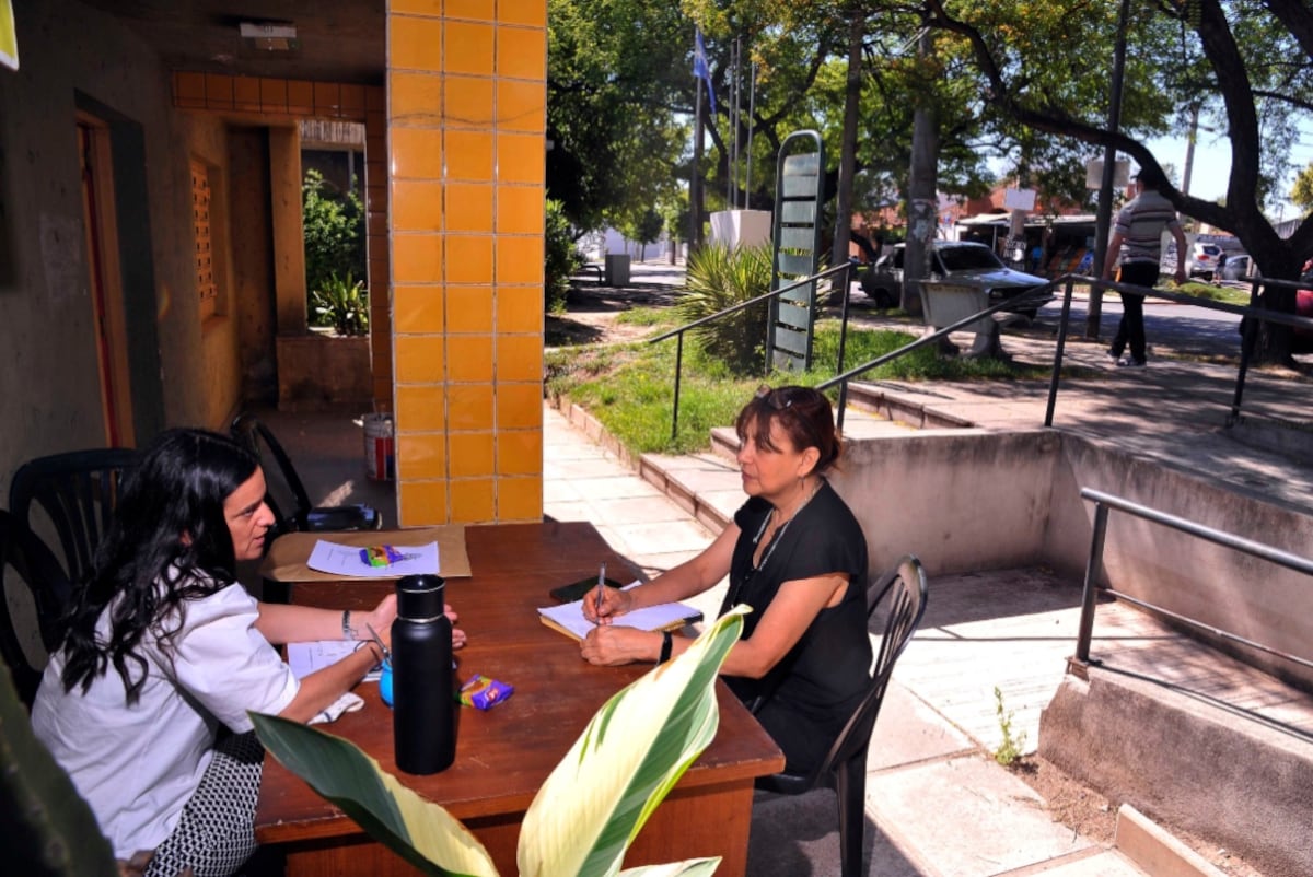 Punto de consulta en Parque Vélez Sársfield, Córdoba. (Foto: Colegio de Escribanos)