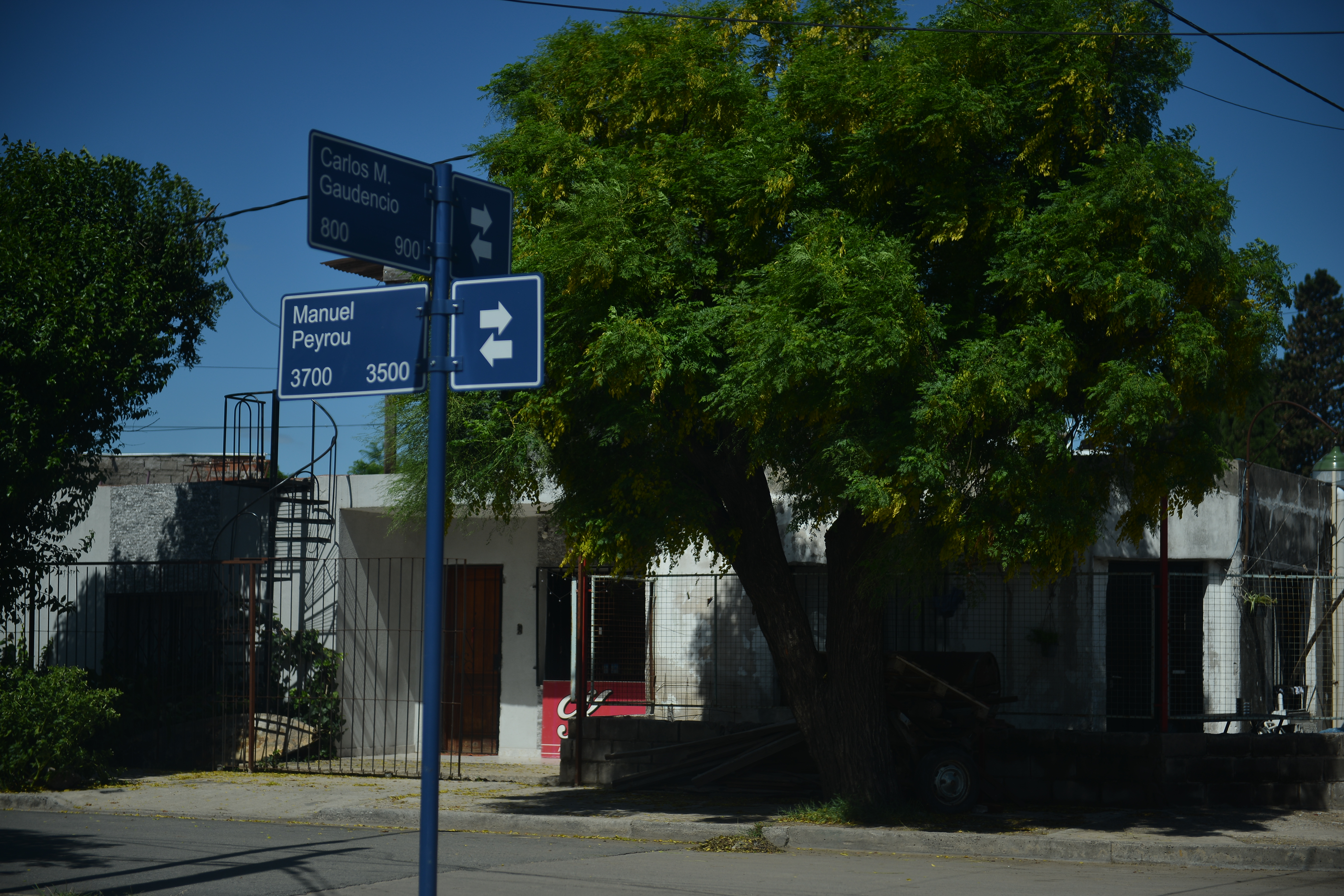 La zona donde se produjo el ataque a balazos, que terminó con un hombre ultimado a balazos, en barrio General Savio de Córdoba Capital.
(César Heredia/La Voz)