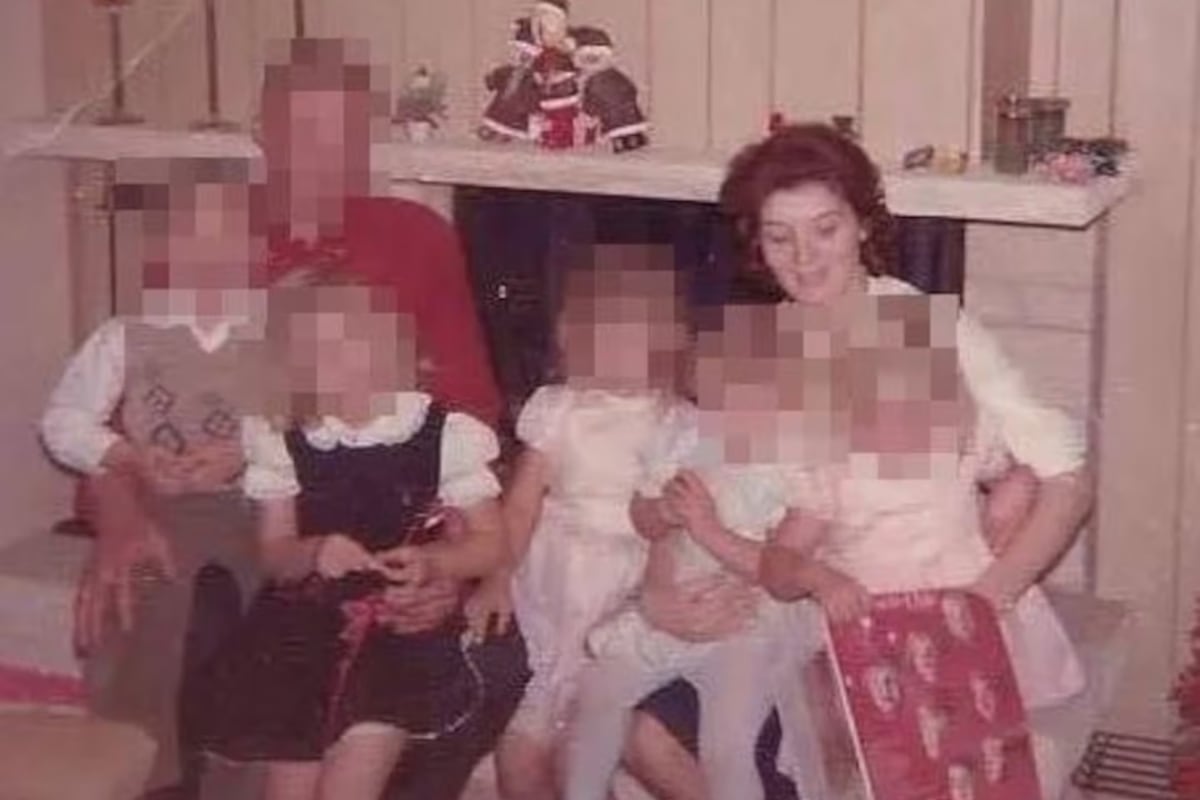 Toby Dorr, fotografiada con su familia y su exmarido antes de trabajar en la prisión. (Foto: Toby Dorr)