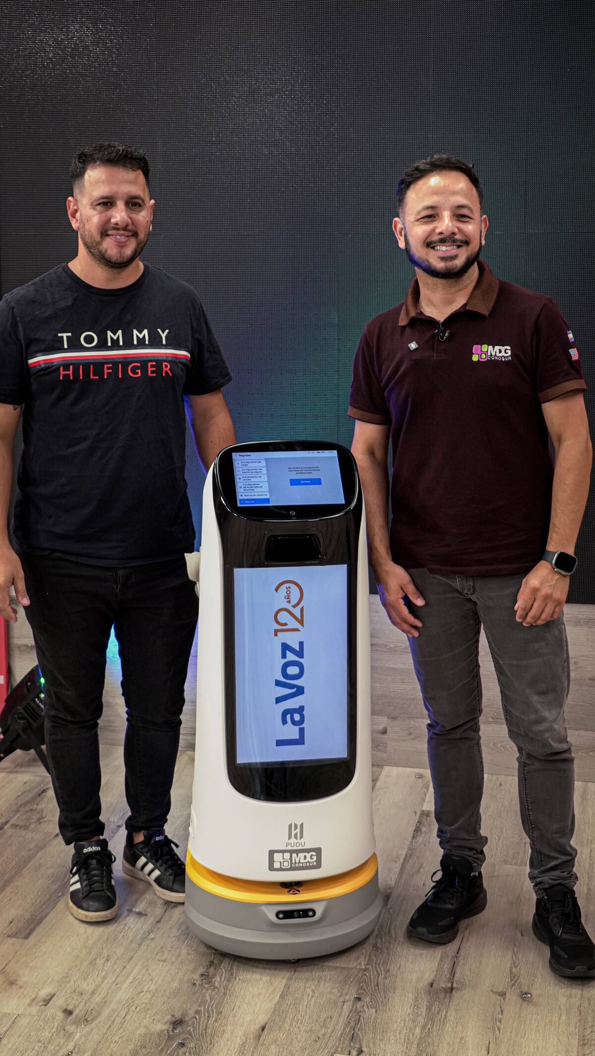 Pudy el robot de servicios que presentó MDGroup Conosur (Mauricio Ortega / La Voz)