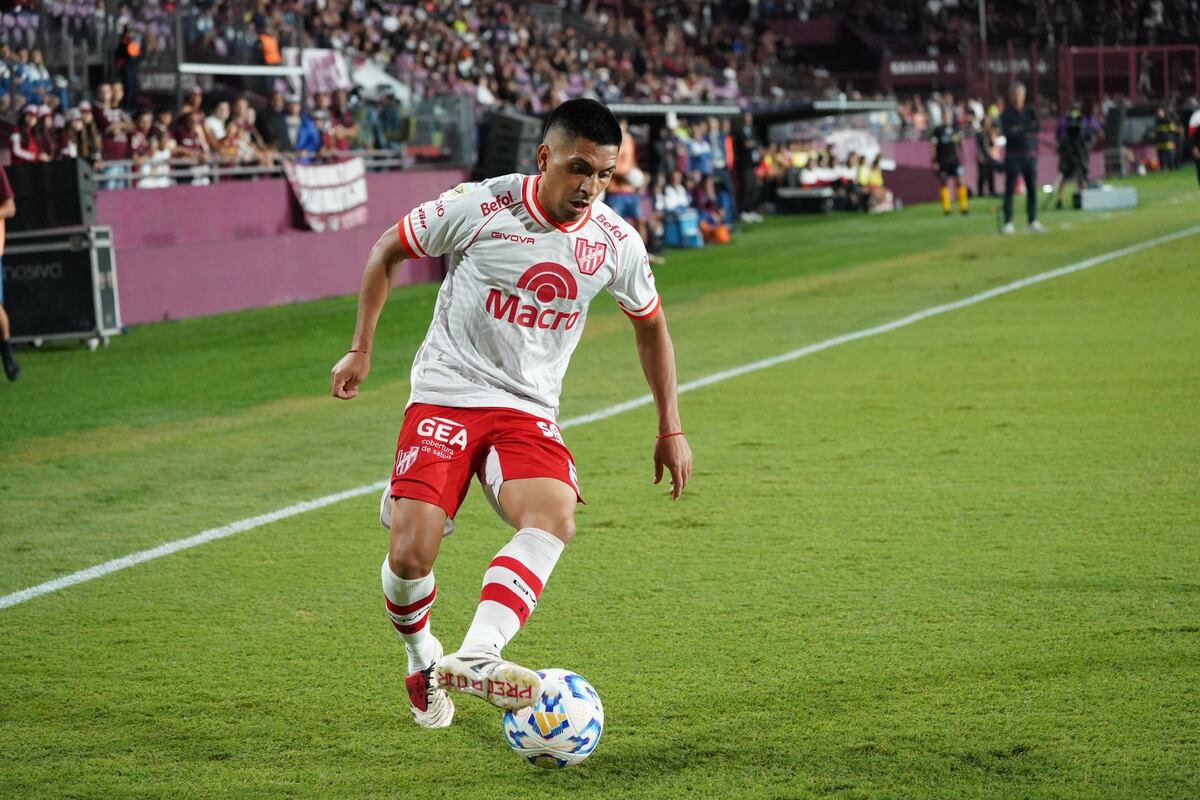 Jonás Acevedo, volante de Instituto, en la derrota ante Lanús. (Prensa Lanús)