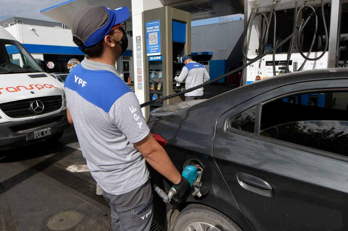CONTENIDO. La suba del valor del petróleo, debido al conflicto bélico entre Rusia y Ucrania, presiona el valor de los combustibles.