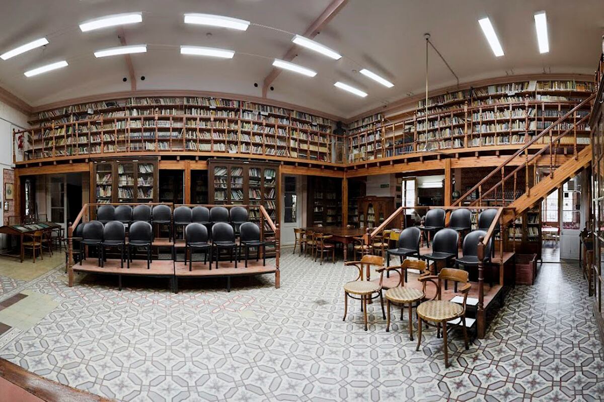 Biblioteca Popular Vélez Sarsfield.