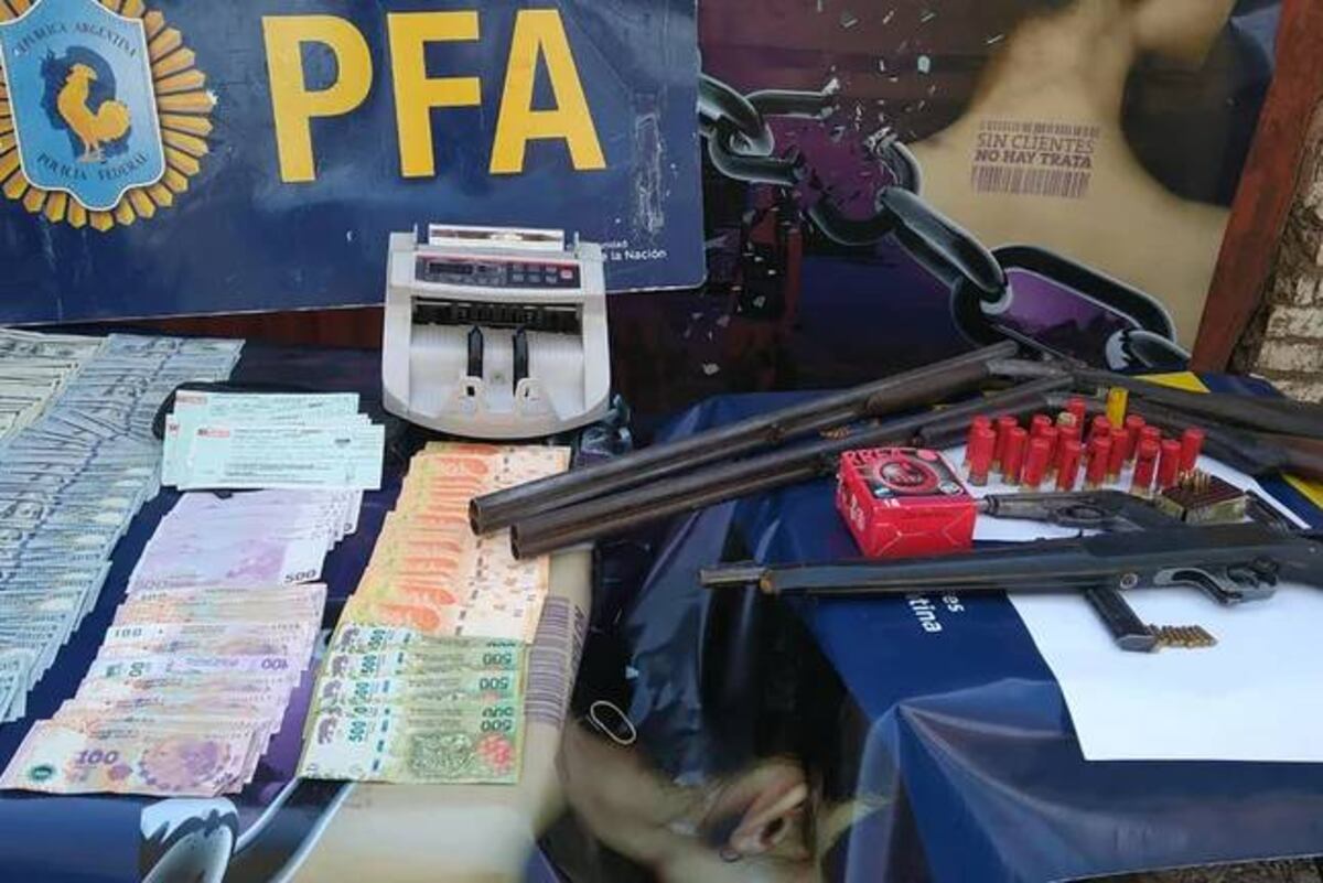 Al imputado le encontraron pesos, dólares, euros y varias armas.