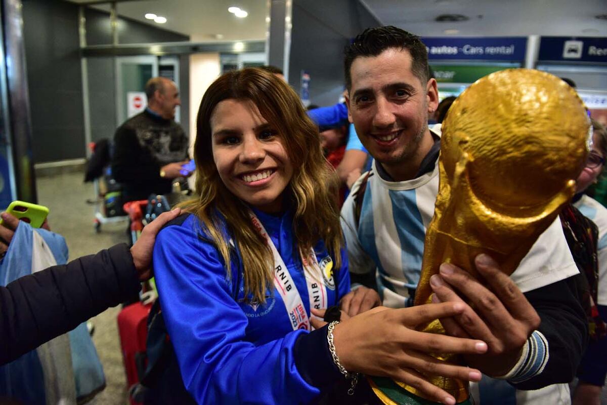 Llegan a Córdoba las Murciélagas campeonas del mundo en Inglaterra (José Hernandez / La Voz)