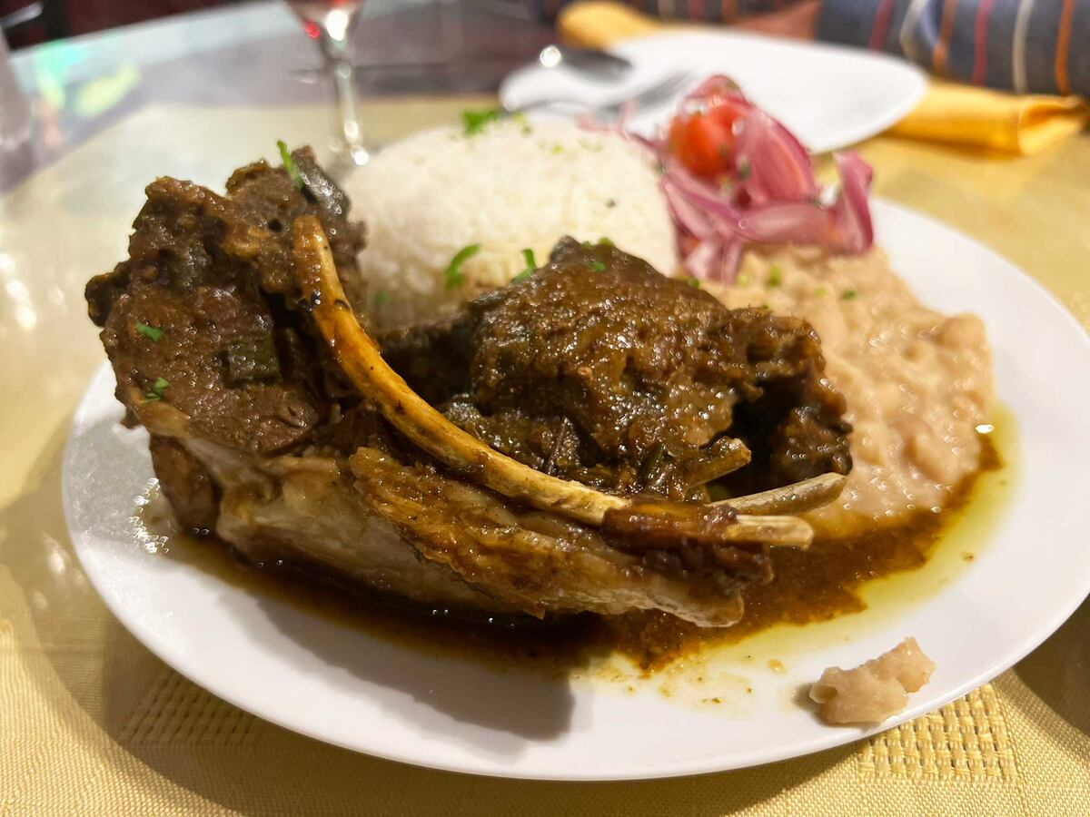 Peruanita Chicken Restaurant (La Voz).