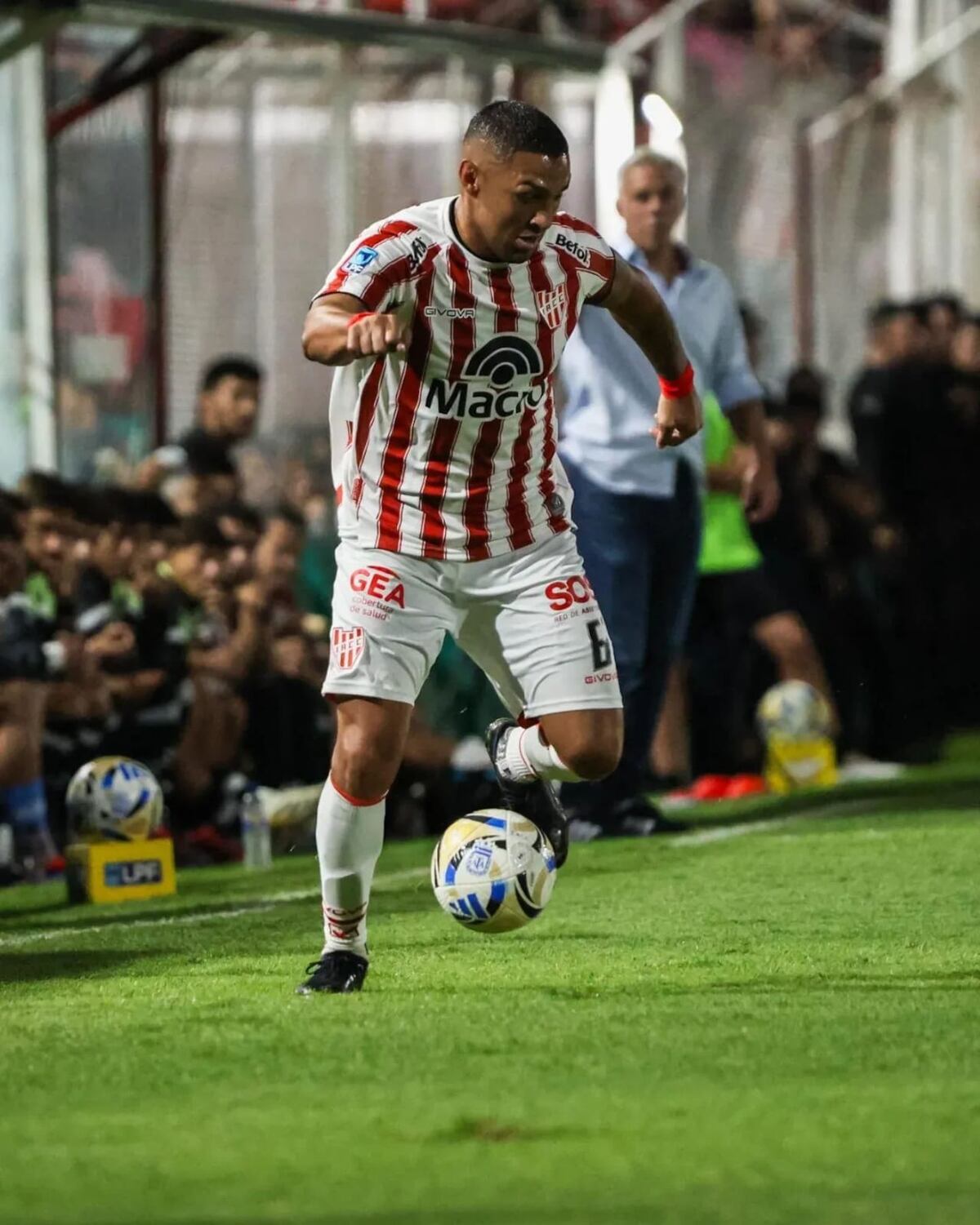 Instituto recibió a Central Córdoba en el Monumental. Diego Alarcón, defensor. (Prensa Instituto)