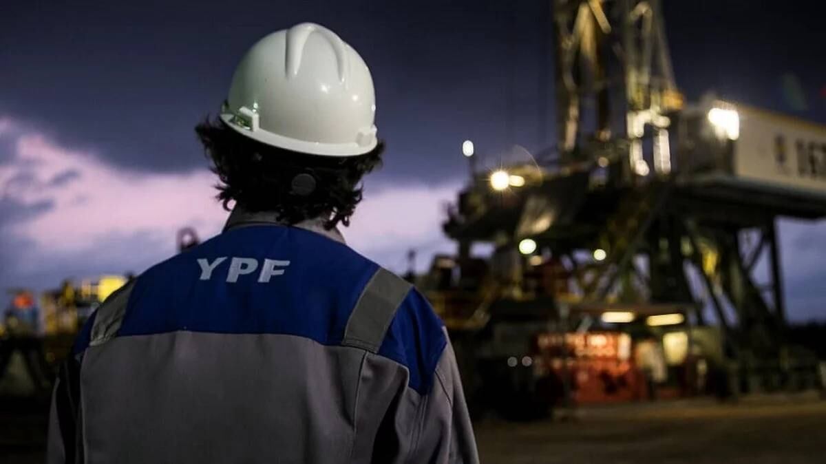 Trabajo en YPF. Imagen ilustrativa.