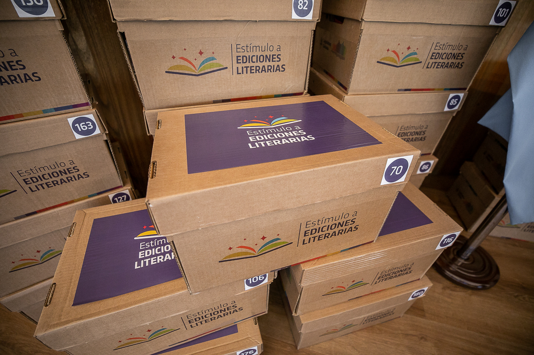 Las entregas benefician a instituciones educativas, bibliotecas populares y entidades gremiales que las reciben.
(Foto: Comunicación Legislatura de Córdoba)