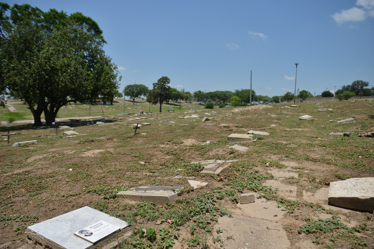 Inseguridad y vandalismos en el Cementerio San Vicente.(César Heredia/La Voz)