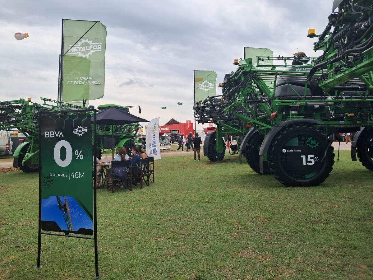 Expoagro 2025 tuvo una fuerte presencia de los bancos ofreciendo financiamiento para la compra de maquinaria. (La Voz)
