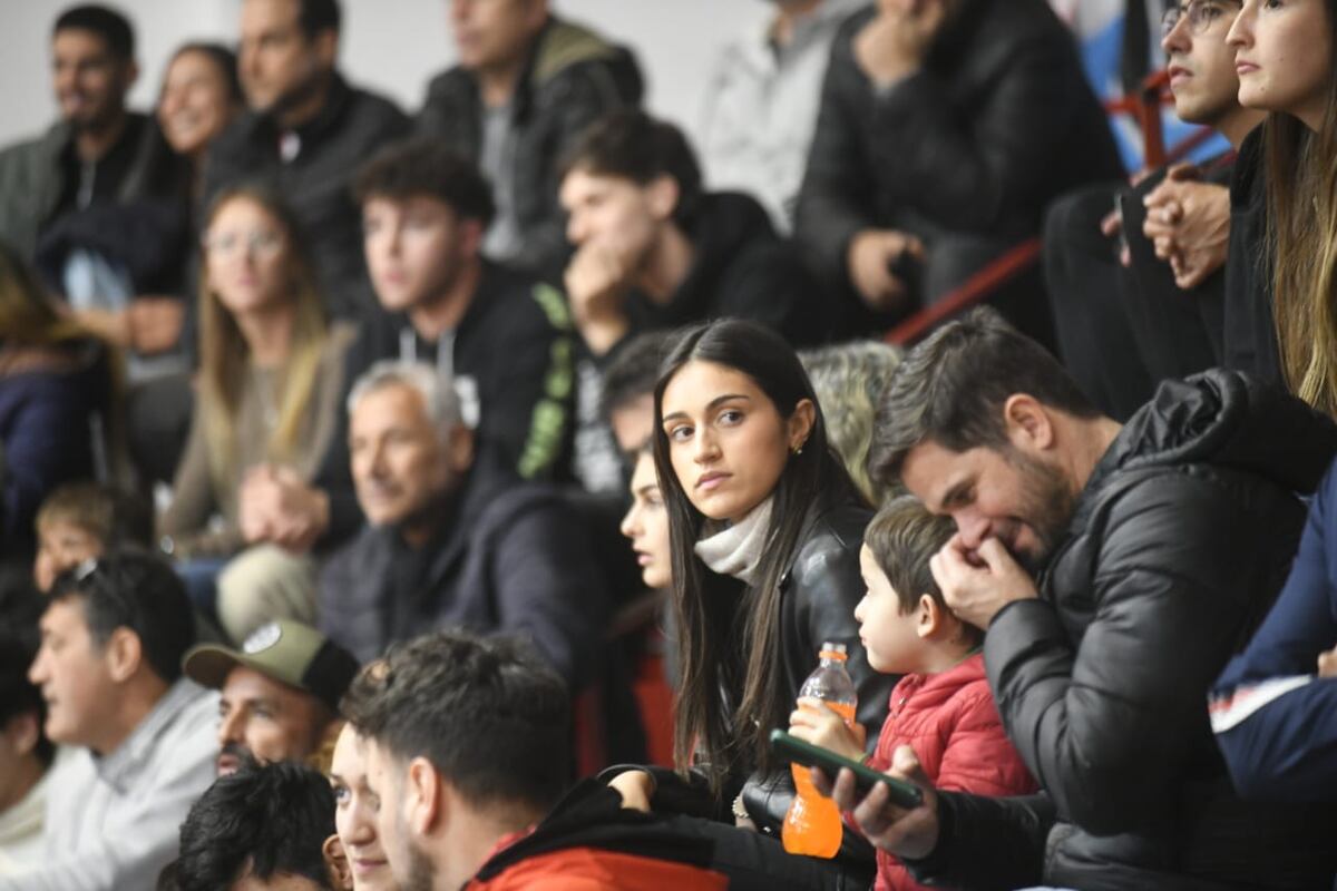 El Sandrín a pleno para apoyar a Instituto en su partido ante Olímpico de La Banda, por el quinto partido de la serie semifinal de la Liga Nacional. (Javier Ferreyra / La Voz)