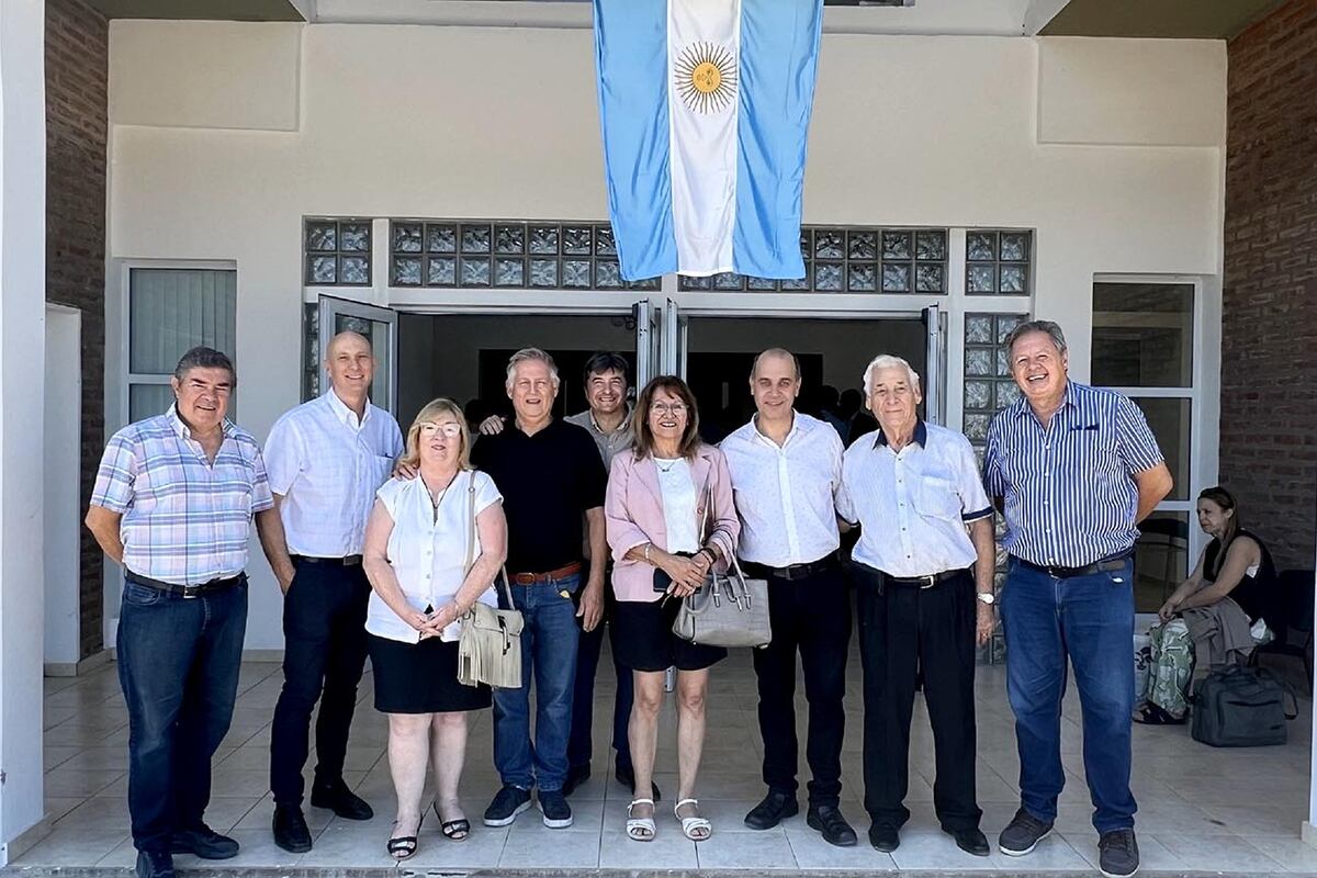 Miembros del Consejo de Administración de Coovilros estuvieron presentes en la inauguración.