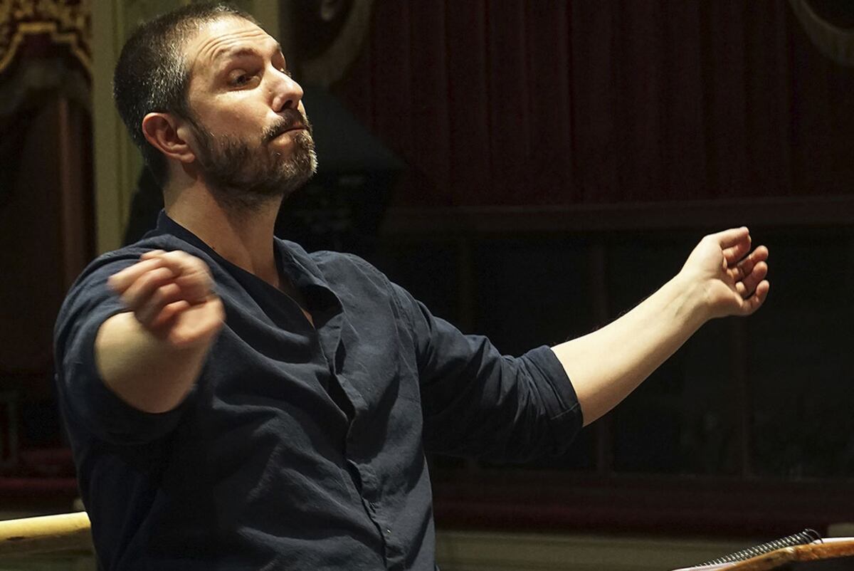 Santiago Ruiz, ideólogo del proyecto y director del concierto que será este jueves y viernes desde las 20. Foto: prensa Teatro del Libertador.