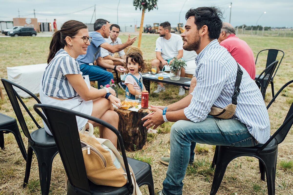 En el predio podrás encontrar diferentes puestos y food trucks de comidas y bebidas. (Grupo Edisur)