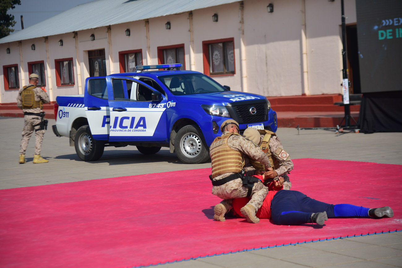 Exhibición de protocolos de intervención policial en la Escuela de Oficiales de Policía. (Pedro Castillo / La Voz)