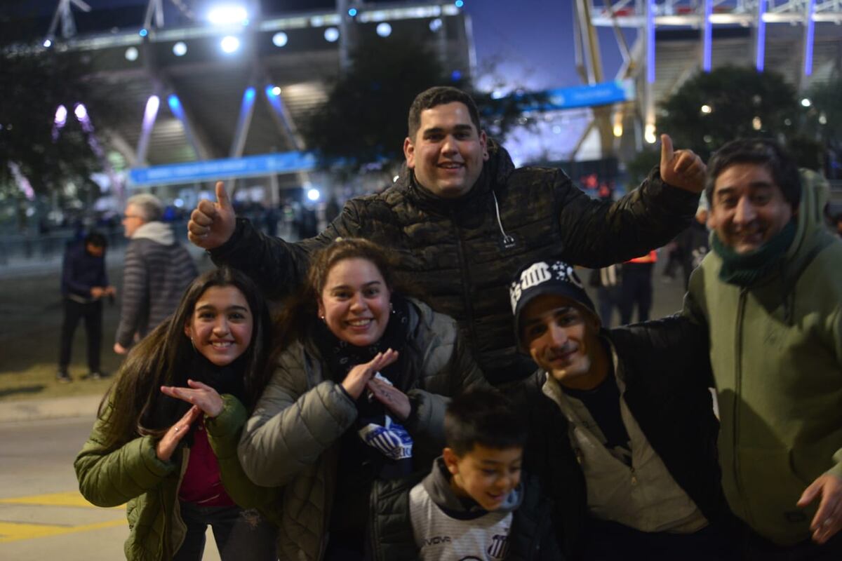 Las y los Cara 'e Cancha de Talleres en la previa del partido con Vélez por la Copa Libertadores. (Facundo Luque y Javier Ferreyra)