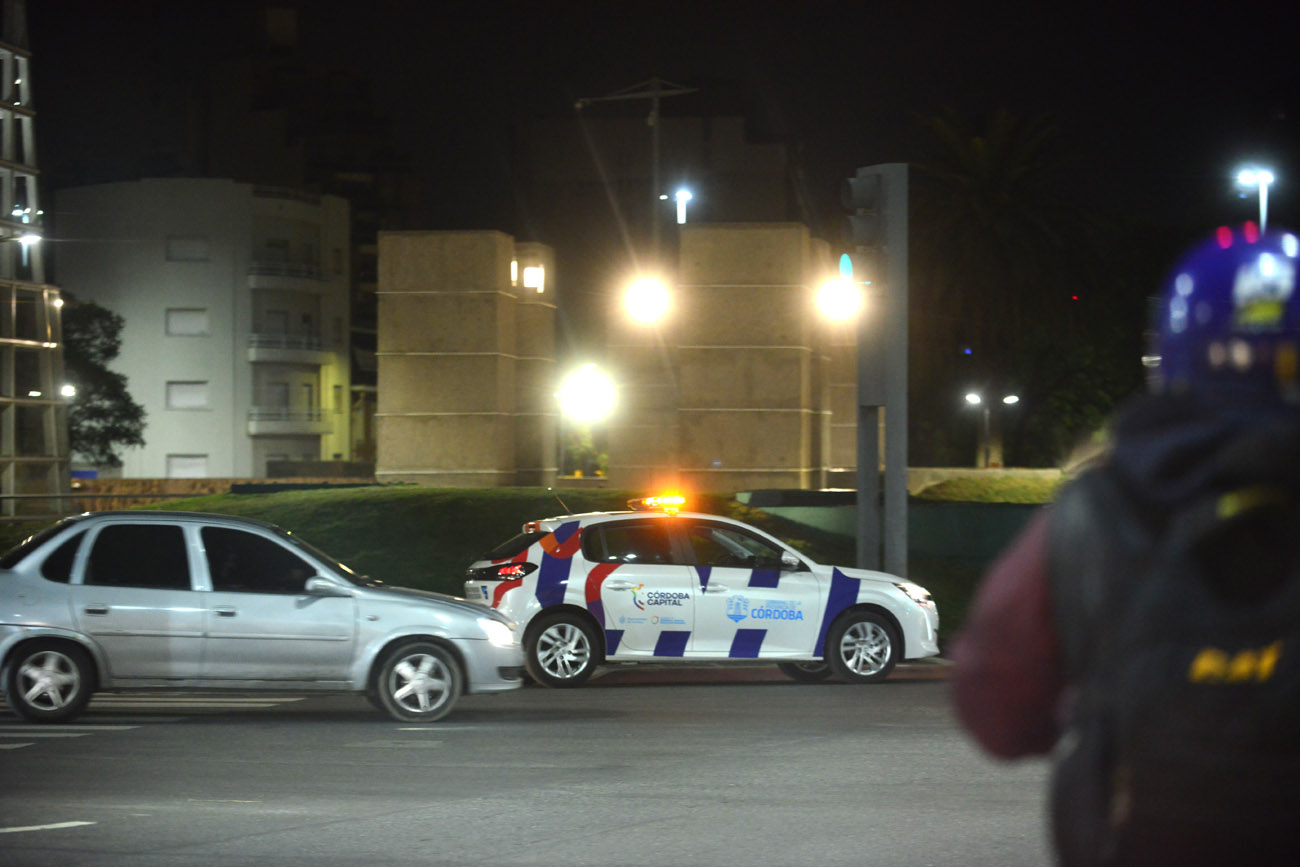 La Patrulla de Prevención Municipal recorre el Parque Sarmiento las 24 horas.  (Nicolás Bravo / La Voz)