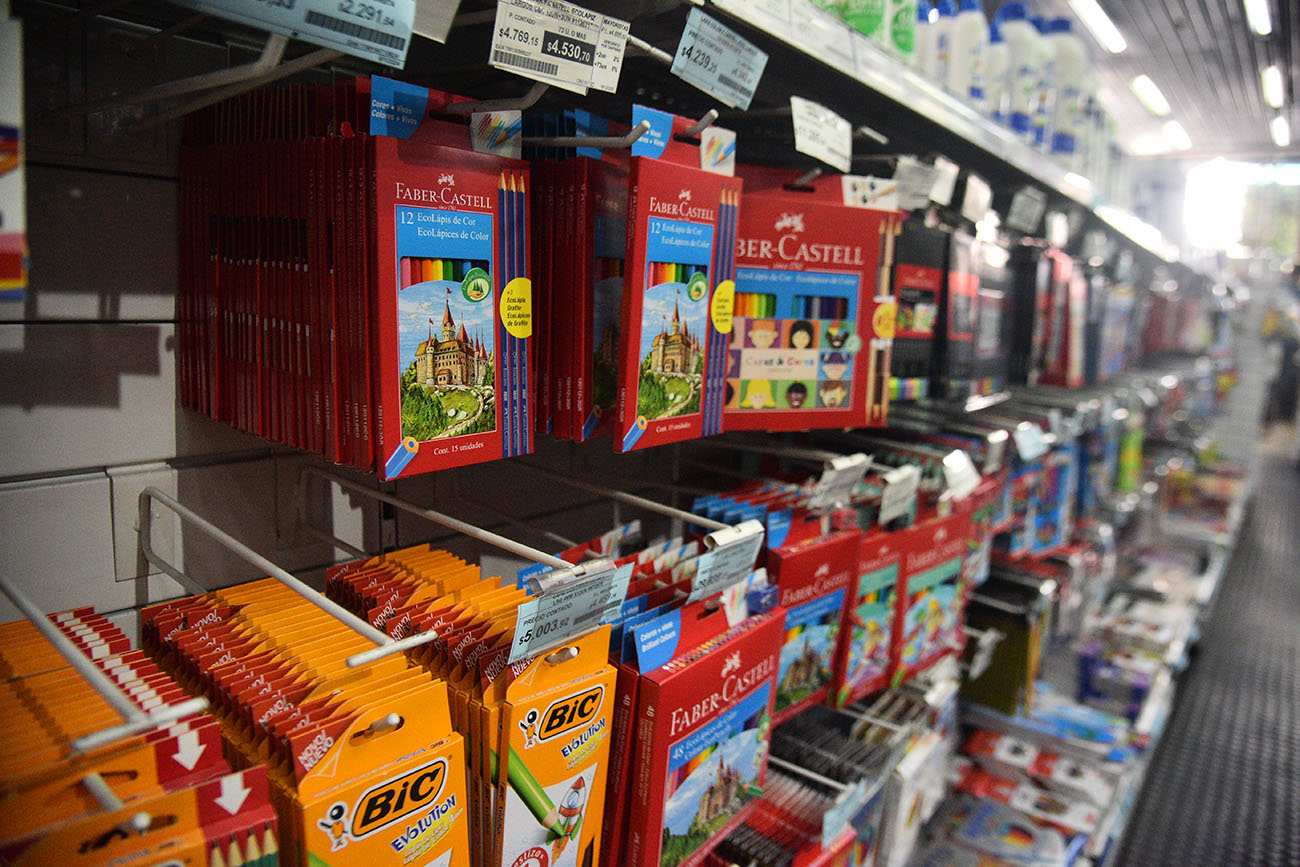 Compra de útiles escolares por adelantado Foto: (Pedro Castillo / La Voz)